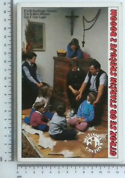 Otrok se ob starših srečuje z Bogom