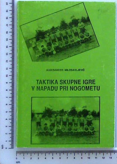 Taktika skupne igre v napadu pri nogometu